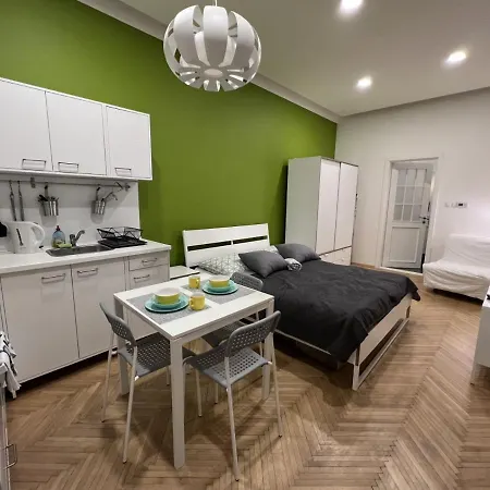 Flexihome Sk - Design City - Top Location Close City Centre - Big Squared Apartment