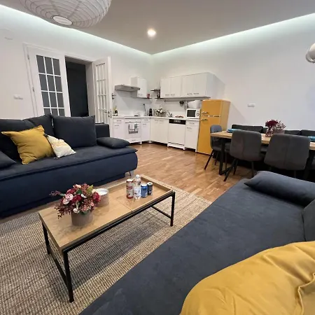 Flexihome Sk - Design City - Top Location Close City Centre - Big Squared Apartment *