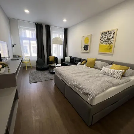 Flexihome Sk - Design City - Top Location Close City Centre - Big Squared Apartment *