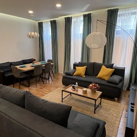 Top Location Large Apartment In The Heart Of City Centre Appartamento *