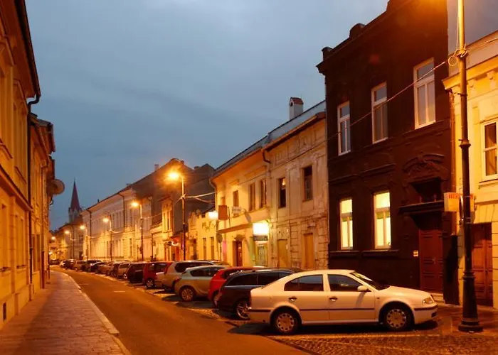 Top Location Large Apartment In The Heart Of City Centre *