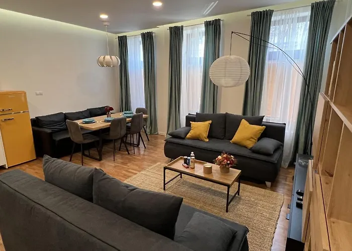 Top Location Large Apartment In The Heart Of City Centre Appartamento *